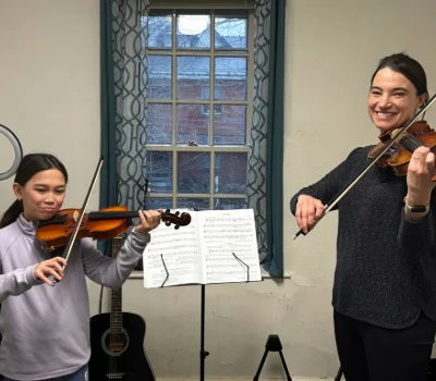 Beginner violin lessons for students